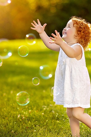 لباس تابستانی بچه‌گانه | راهنمای خرید رامپر، سارافون و تیشرت شلوارک نخ