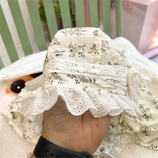 ست پیراهن زیردکمه و کلاه طرح دسته گل سبز