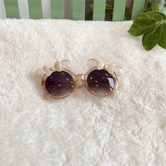 عینک آفتابی طرح میکی شاینی