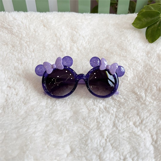 عینک آفتابی طرح میکی شاینی