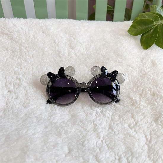 عینک آفتابی طرح میکی شاینی