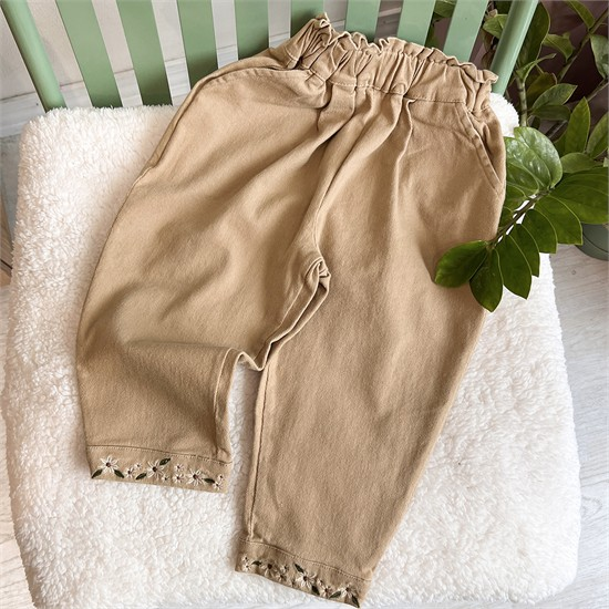 شلوار مام فیت جین کرم پاچه گلدار