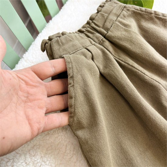 شلوار مام فیت جین کرم پاچه گلدار